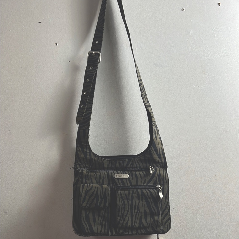 Baggallini crossbody animal print nylon adjustable shoulder bag